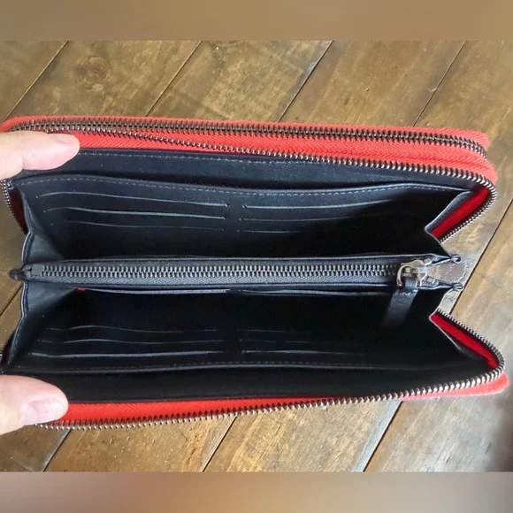 🌟🌟SOLD🌟🌟EUC Valentino Nappa Canvas Camouflage Rockstud Organizer Wallet - Picture 10 of 12